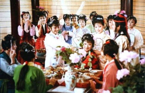 众多待嫁女为何齐聚贾家 生存不易,主动谋婚,贾家成了婚介所